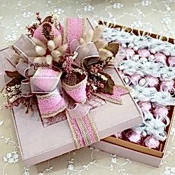 Özel Dekorlu Pembe Kutu Çikolata